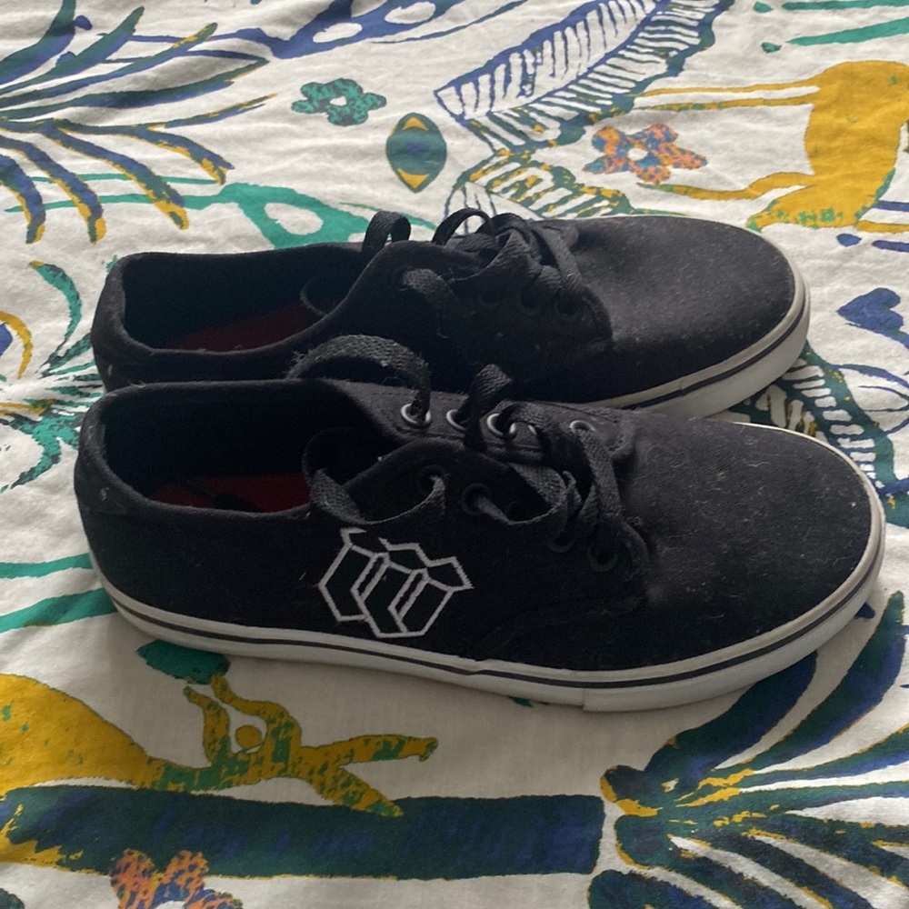 Worlds Industries skate shoes kids size 5